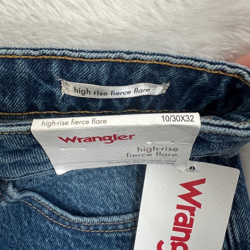 Wrangler Women’s Flare Jeans – Size 30x32 – New With Tags - Picture 7 of 11